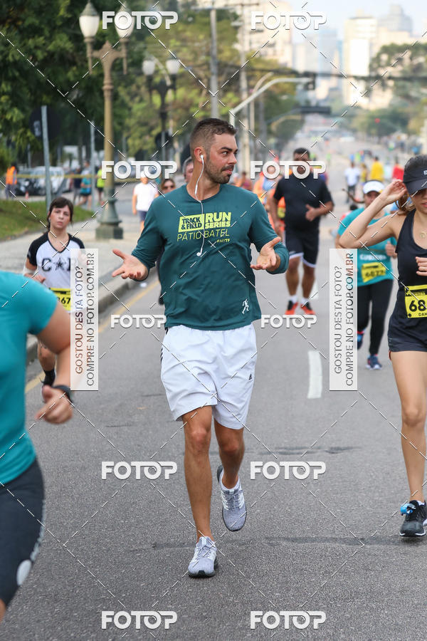 Buy your photos of the eventMeia Maratona Internacional de Curitiba 2018 on Fotop