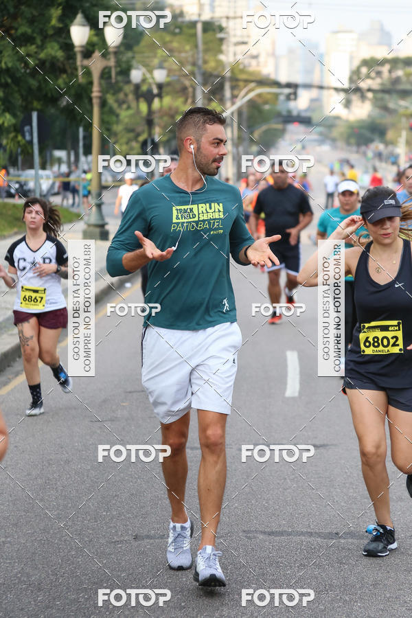 Buy your photos of the eventMeia Maratona Internacional de Curitiba 2018 on Fotop