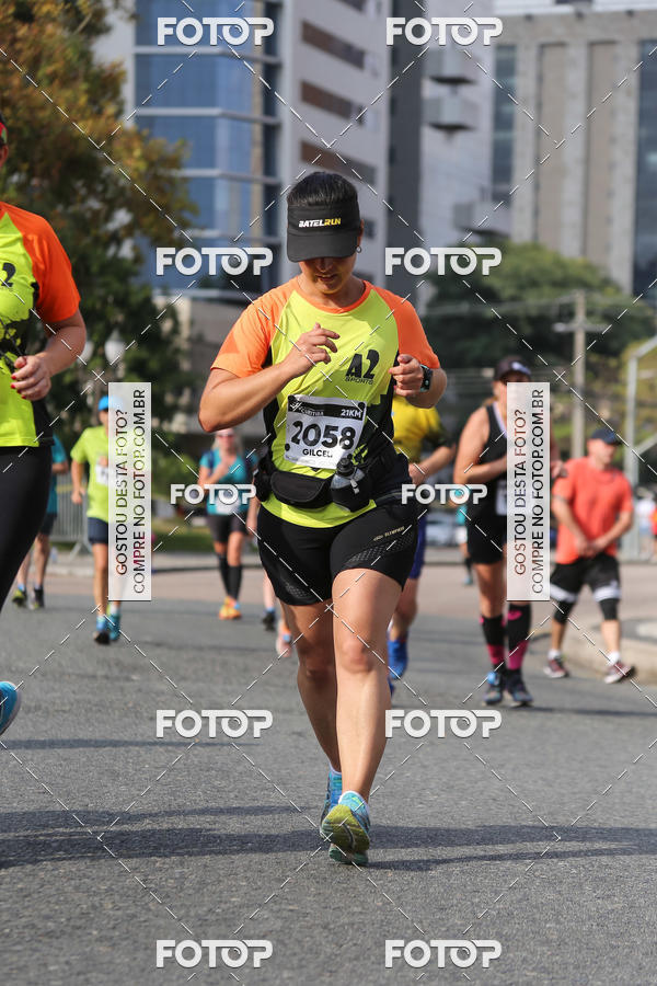 Buy your photos of the eventMeia Maratona Internacional de Curitiba 2018 on Fotop