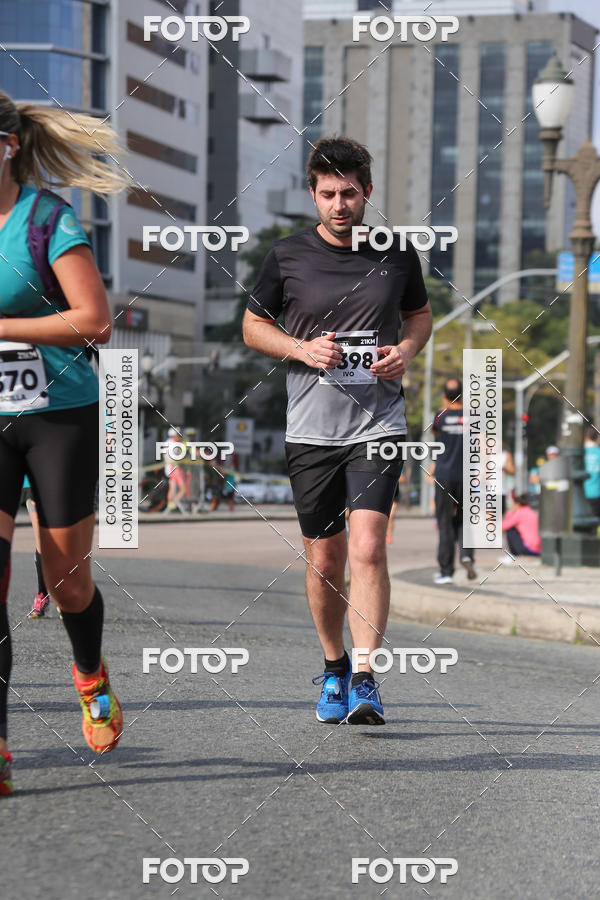 Buy your photos of the eventMeia Maratona Internacional de Curitiba 2018 on Fotop