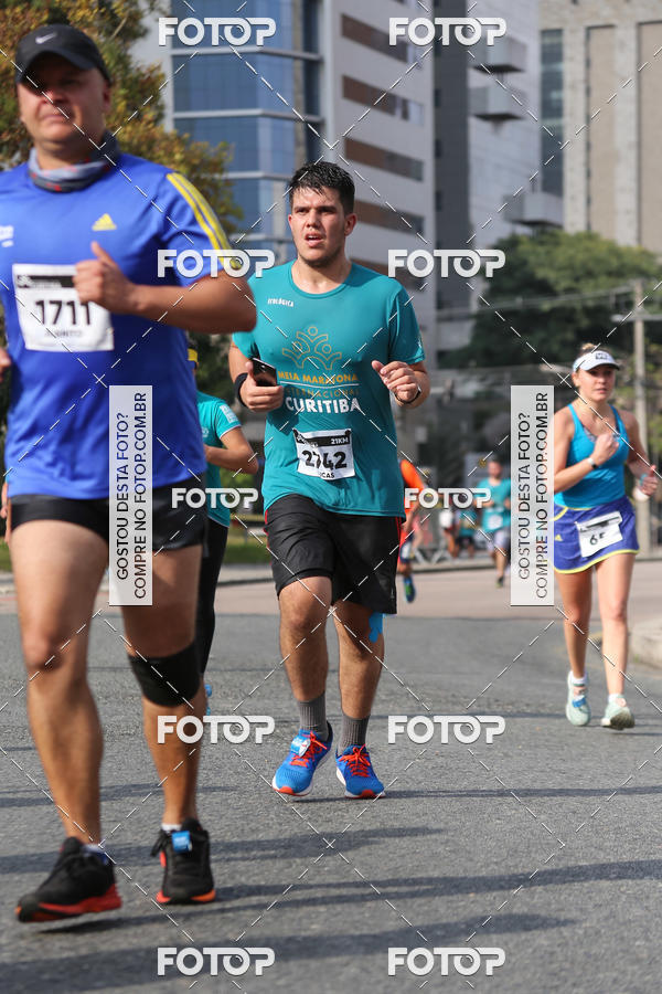 Buy your photos of the eventMeia Maratona Internacional de Curitiba 2018 on Fotop