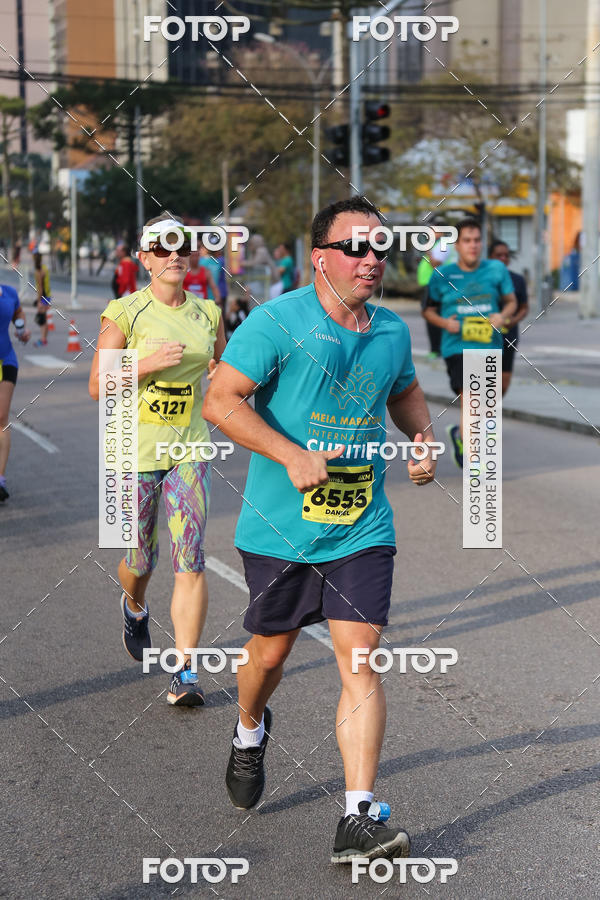 Buy your photos of the eventMeia Maratona Internacional de Curitiba 2018 on Fotop