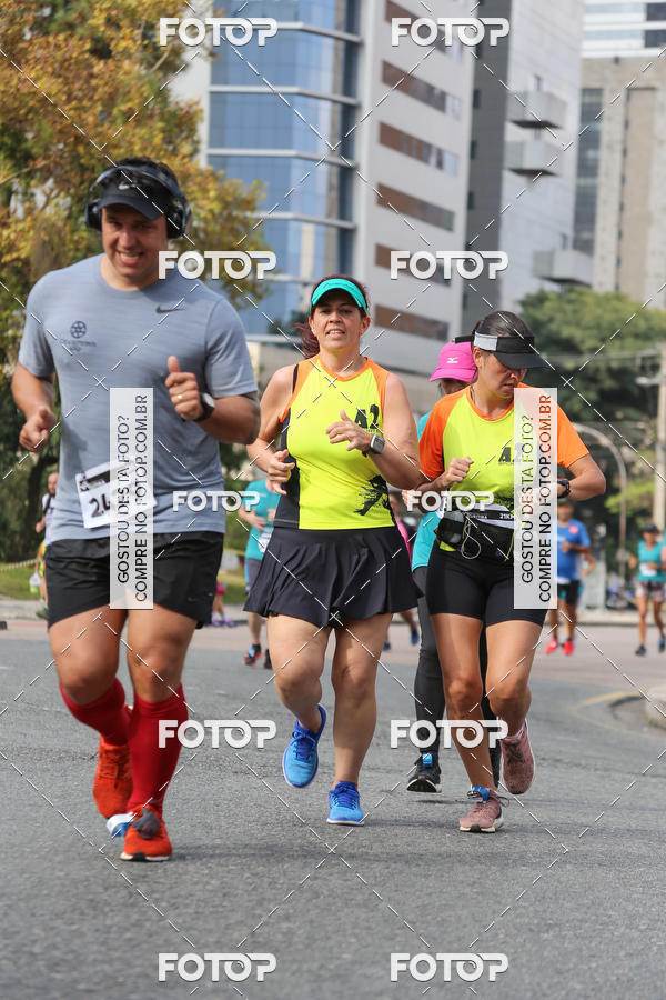 Buy your photos of the eventMeia Maratona Internacional de Curitiba 2018 on Fotop