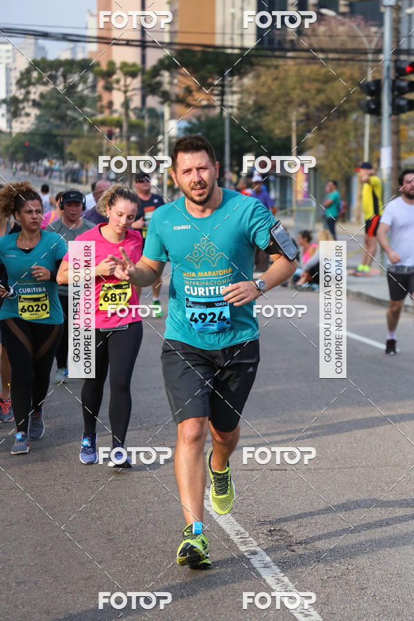 Buy your photos of the eventMeia Maratona Internacional de Curitiba 2018 on Fotop
