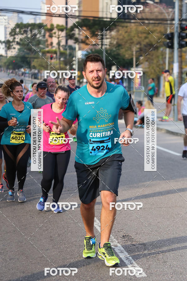 Buy your photos of the eventMeia Maratona Internacional de Curitiba 2018 on Fotop