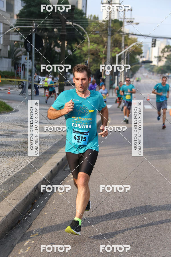 Buy your photos of the eventMeia Maratona Internacional de Curitiba 2018 on Fotop