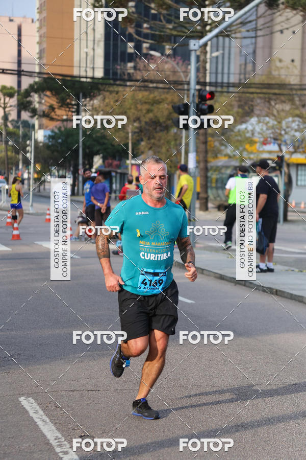 Buy your photos of the eventMeia Maratona Internacional de Curitiba 2018 on Fotop