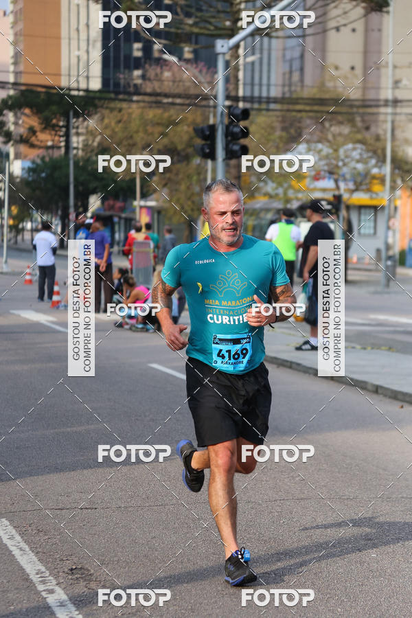 Buy your photos of the eventMeia Maratona Internacional de Curitiba 2018 on Fotop