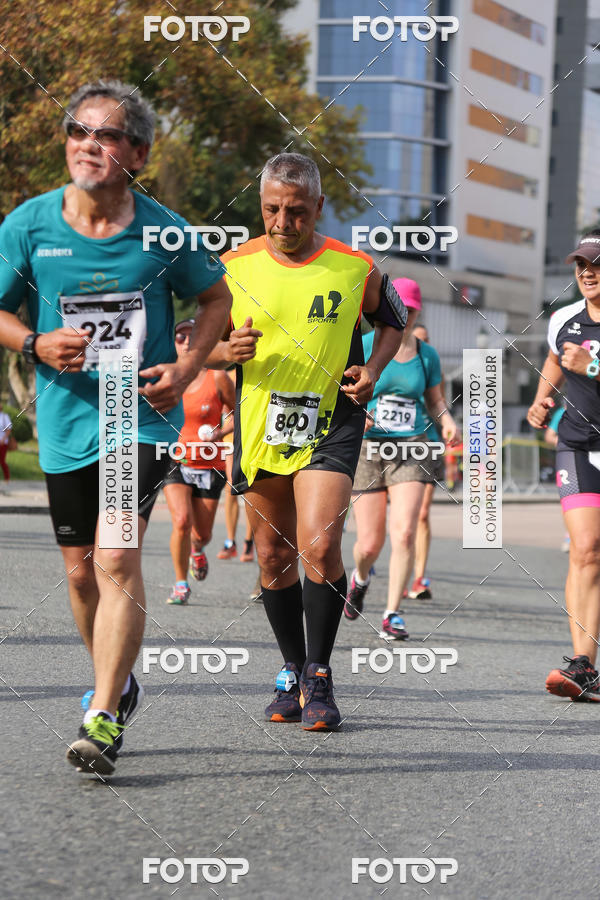 Buy your photos of the eventMeia Maratona Internacional de Curitiba 2018 on Fotop