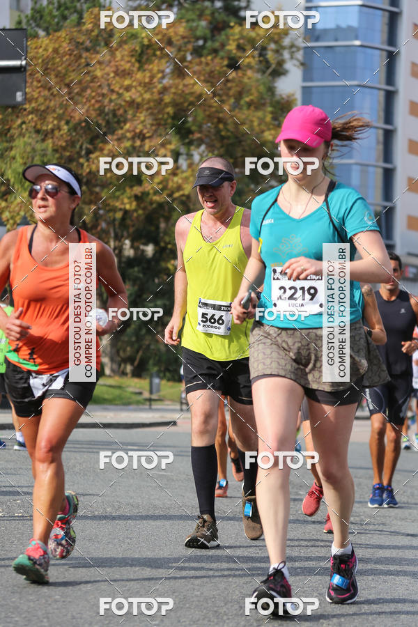 Buy your photos of the eventMeia Maratona Internacional de Curitiba 2018 on Fotop