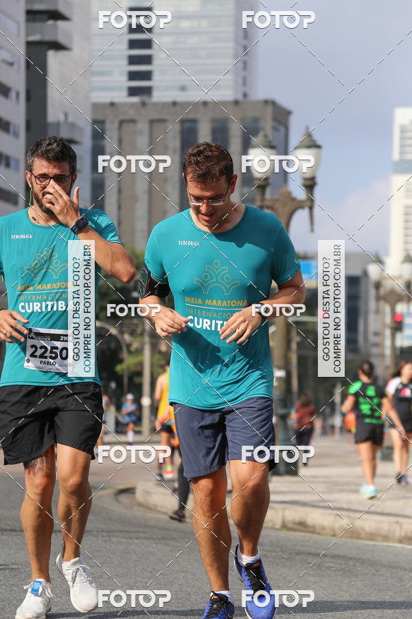 Buy your photos of the eventMeia Maratona Internacional de Curitiba 2018 on Fotop