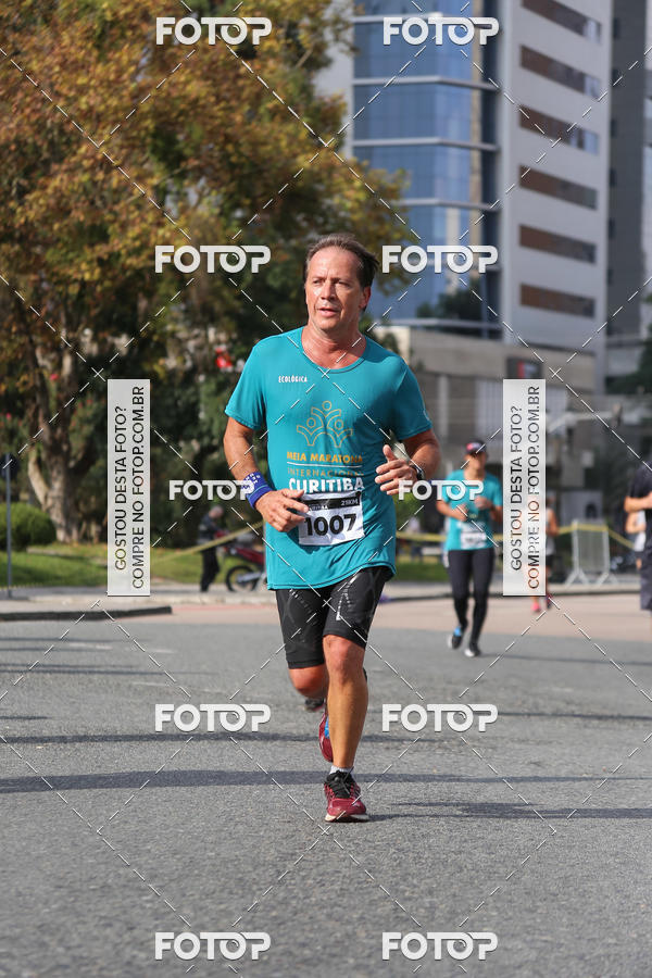 Buy your photos of the eventMeia Maratona Internacional de Curitiba 2018 on Fotop
