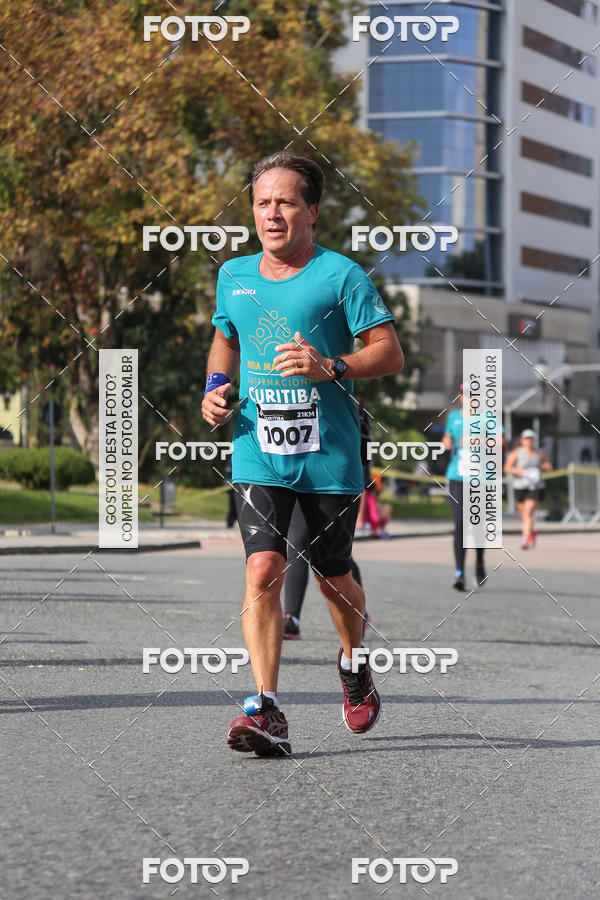 Buy your photos of the eventMeia Maratona Internacional de Curitiba 2018 on Fotop