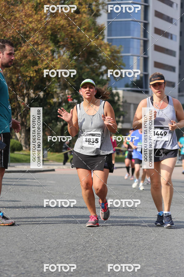 Buy your photos of the eventMeia Maratona Internacional de Curitiba 2018 on Fotop