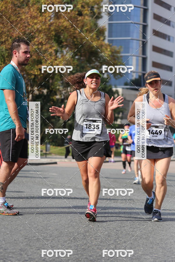 Buy your photos of the eventMeia Maratona Internacional de Curitiba 2018 on Fotop