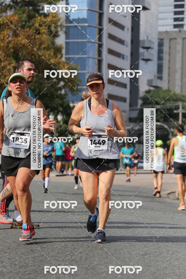 Buy your photos of the eventMeia Maratona Internacional de Curitiba 2018 on Fotop