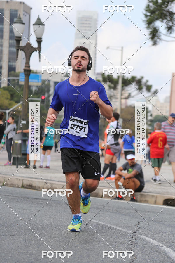 Buy your photos of the eventMeia Maratona Internacional de Curitiba 2018 on Fotop