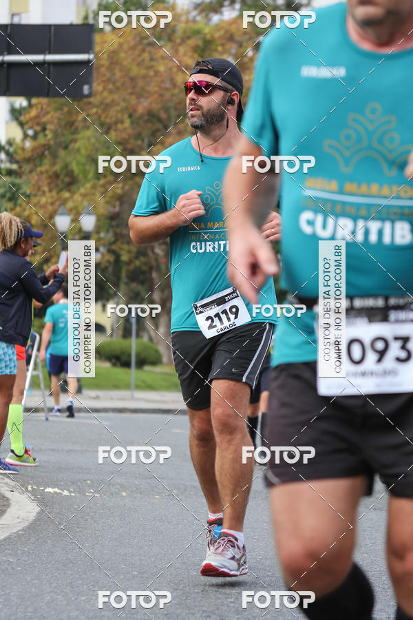 Buy your photos of the eventMeia Maratona Internacional de Curitiba 2018 on Fotop