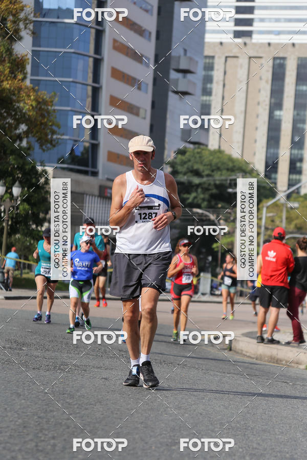Buy your photos of the eventMeia Maratona Internacional de Curitiba 2018 on Fotop