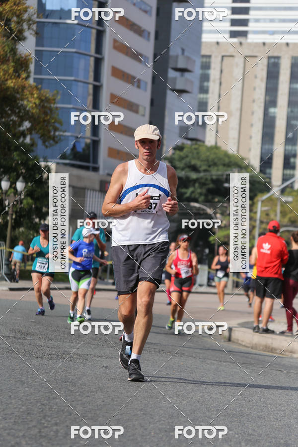 Buy your photos of the eventMeia Maratona Internacional de Curitiba 2018 on Fotop