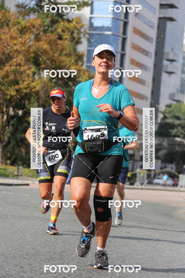 Buy your photos of the eventMeia Maratona Internacional de Curitiba 2018 on Fotop