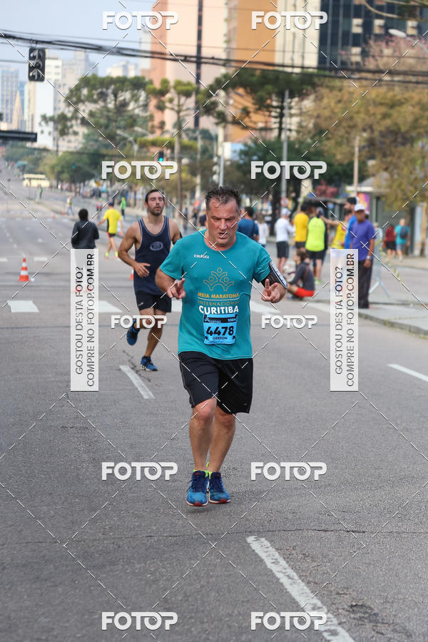 Buy your photos of the eventMeia Maratona Internacional de Curitiba 2018 on Fotop