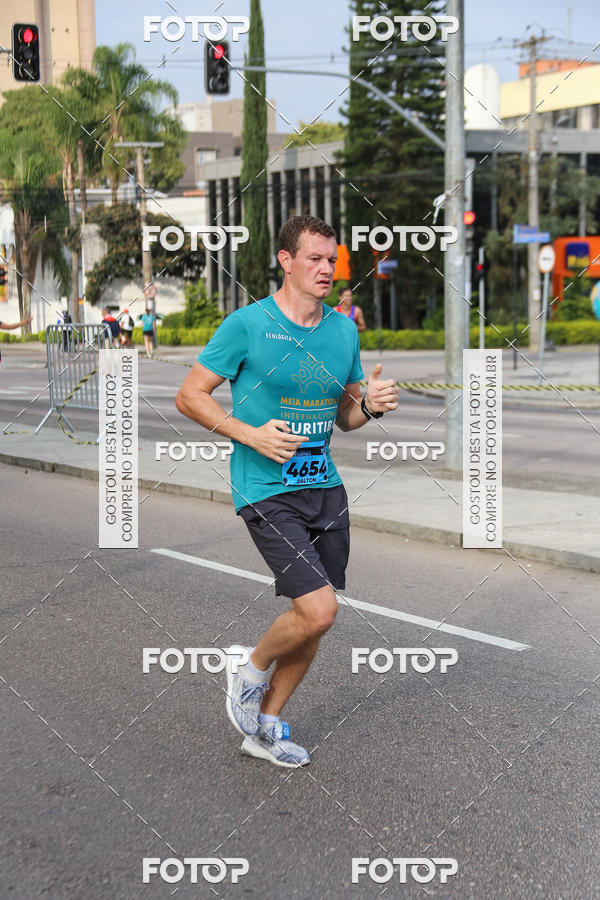 Buy your photos of the eventMeia Maratona Internacional de Curitiba 2018 on Fotop