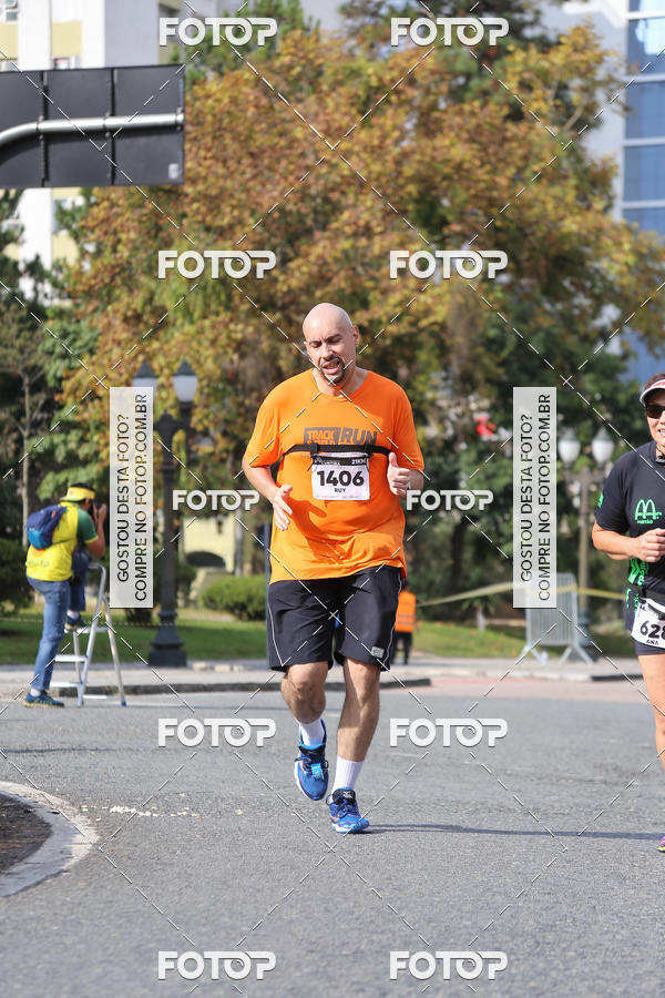 Buy your photos of the eventMeia Maratona Internacional de Curitiba 2018 on Fotop