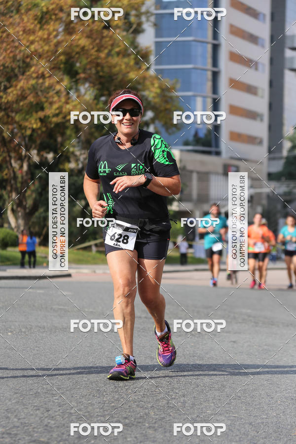 Buy your photos of the eventMeia Maratona Internacional de Curitiba 2018 on Fotop