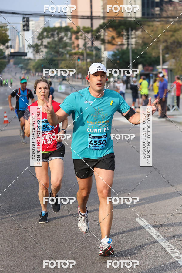 Buy your photos of the eventMeia Maratona Internacional de Curitiba 2018 on Fotop