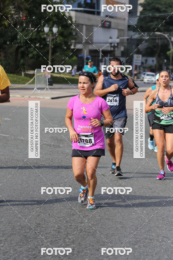 Buy your photos of the eventMeia Maratona Internacional de Curitiba 2018 on Fotop