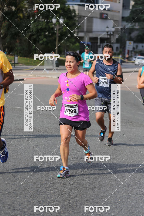 Buy your photos of the eventMeia Maratona Internacional de Curitiba 2018 on Fotop