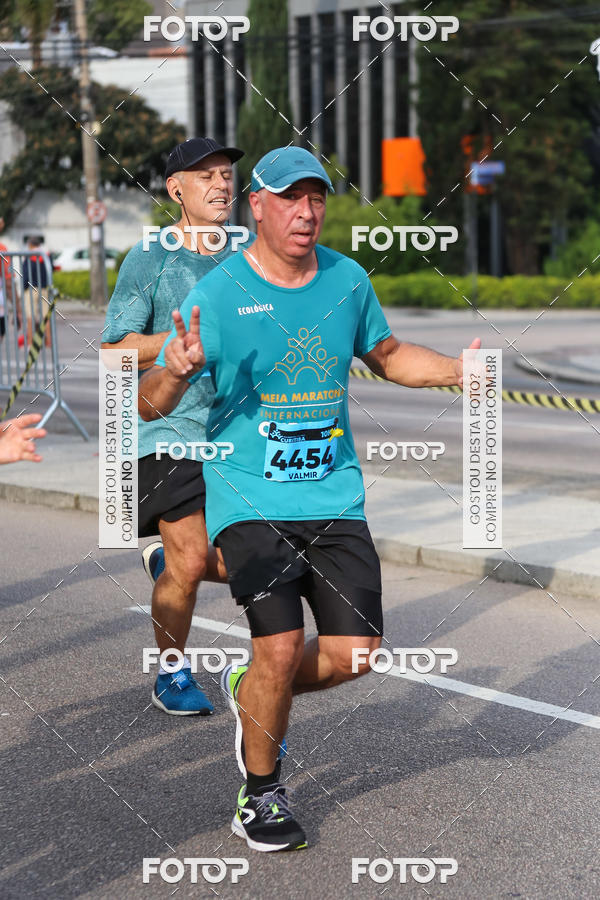 Buy your photos of the eventMeia Maratona Internacional de Curitiba 2018 on Fotop