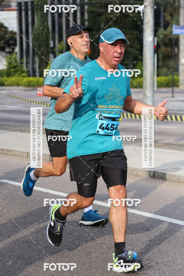 Buy your photos of the eventMeia Maratona Internacional de Curitiba 2018 on Fotop