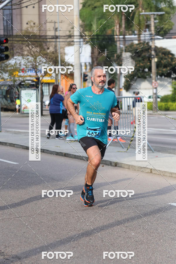 Buy your photos of the eventMeia Maratona Internacional de Curitiba 2018 on Fotop