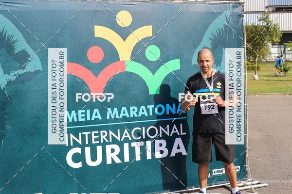 Buy your photos of the eventMeia Maratona Internacional de Curitiba 2018 on Fotop