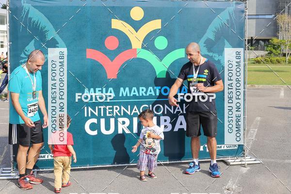Buy your photos of the eventMeia Maratona Internacional de Curitiba 2018 on Fotop