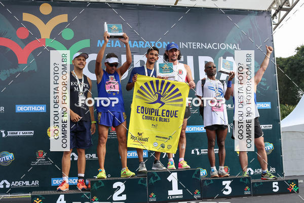 Buy your photos of the eventMeia Maratona Internacional de Curitiba 2018 on Fotop