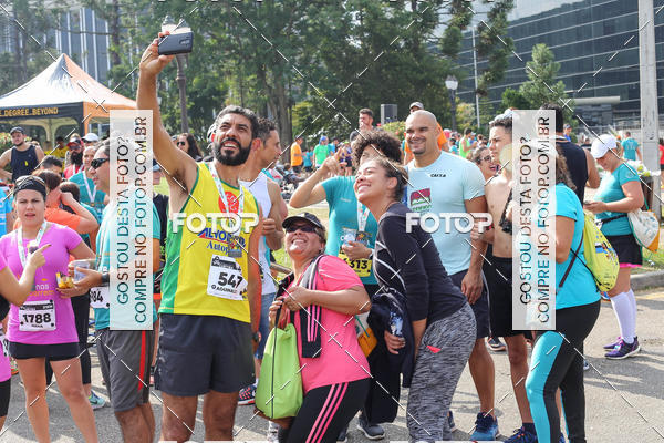 Buy your photos of the eventMeia Maratona Internacional de Curitiba 2018 on Fotop
