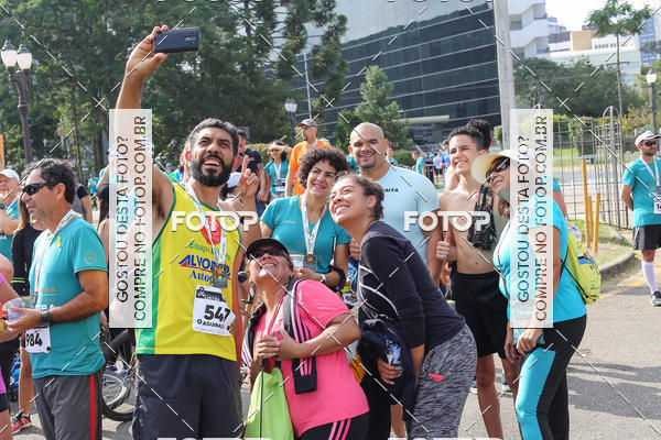 Buy your photos of the eventMeia Maratona Internacional de Curitiba 2018 on Fotop