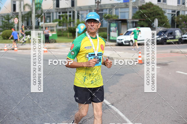 Buy your photos of the eventMeia Maratona Internacional de Curitiba 2018 on Fotop