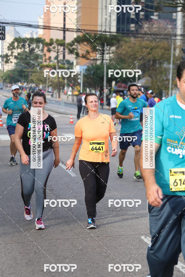 Buy your photos of the eventMeia Maratona Internacional de Curitiba 2018 on Fotop