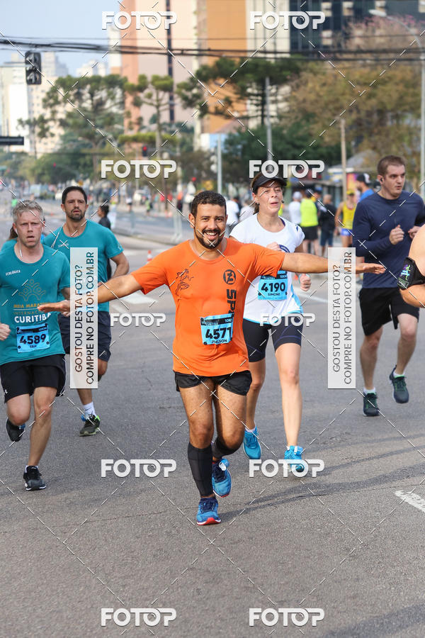 Buy your photos of the eventMeia Maratona Internacional de Curitiba 2018 on Fotop
