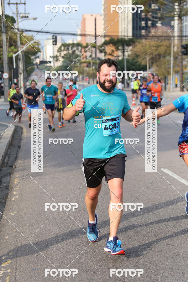 Buy your photos of the eventMeia Maratona Internacional de Curitiba 2018 on Fotop