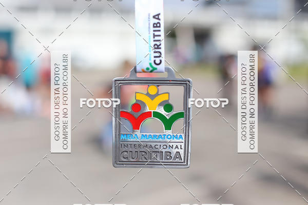 Buy your photos of the eventMeia Maratona Internacional de Curitiba 2018 on Fotop