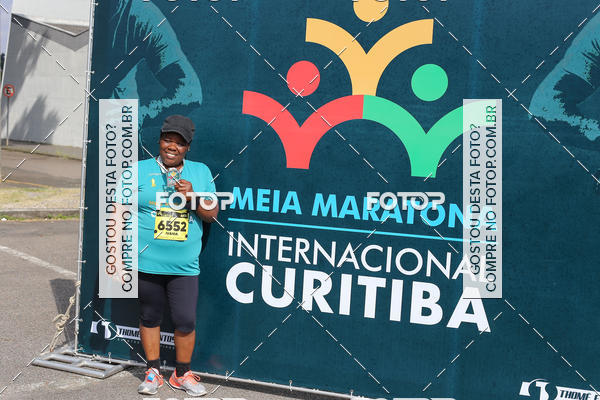 Buy your photos of the eventMeia Maratona Internacional de Curitiba 2018 on Fotop