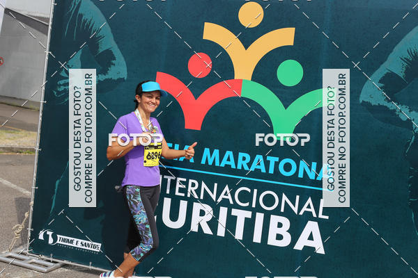 Buy your photos of the eventMeia Maratona Internacional de Curitiba 2018 on Fotop
