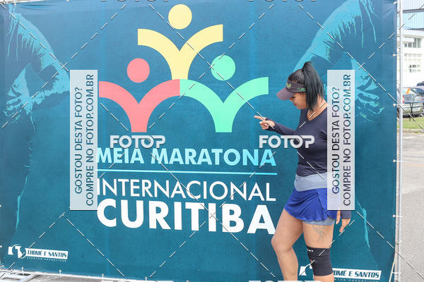 Buy your photos of the eventMeia Maratona Internacional de Curitiba 2018 on Fotop