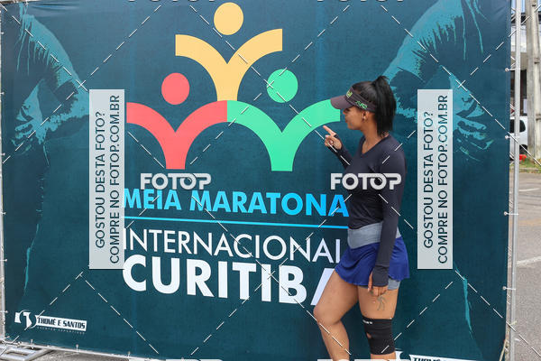 Buy your photos of the eventMeia Maratona Internacional de Curitiba 2018 on Fotop