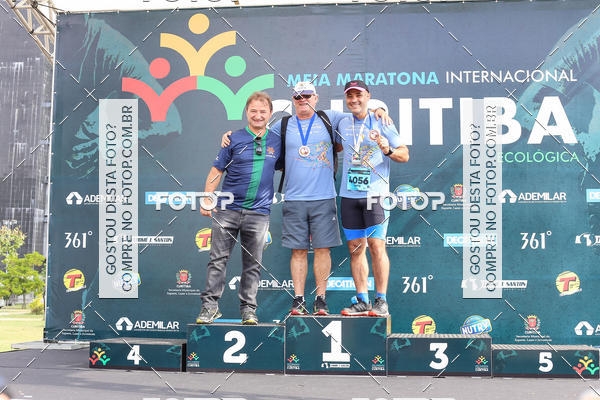 Buy your photos of the eventMeia Maratona Internacional de Curitiba 2018 on Fotop